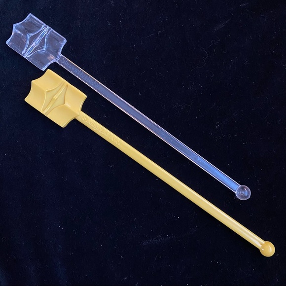 Lot of 2 Vintage Shangri-La Hotel Swizzle Sticks/Cocktail Stirrers - Picture 1 of 10